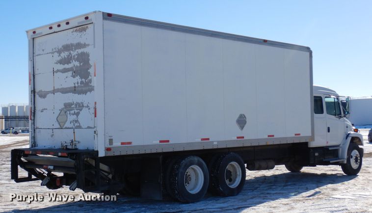 image for item DF8302 1999 Freightliner FL70  box truck