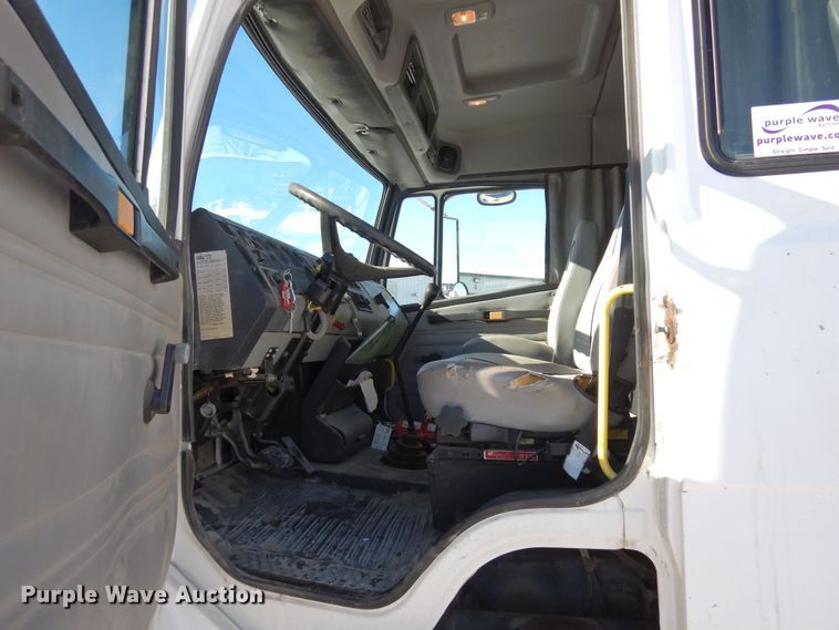 image for item DF8302 1999 Freightliner FL70  box truck