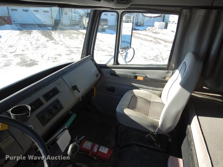 image for item DF8302 1999 Freightliner FL70  box truck