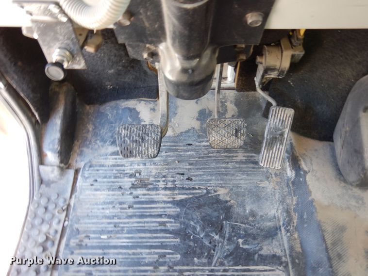 image for item DF8302 1999 Freightliner FL70  box truck