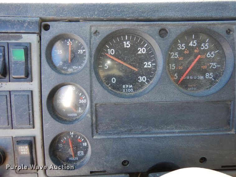 image for item DF8302 1999 Freightliner FL70  box truck