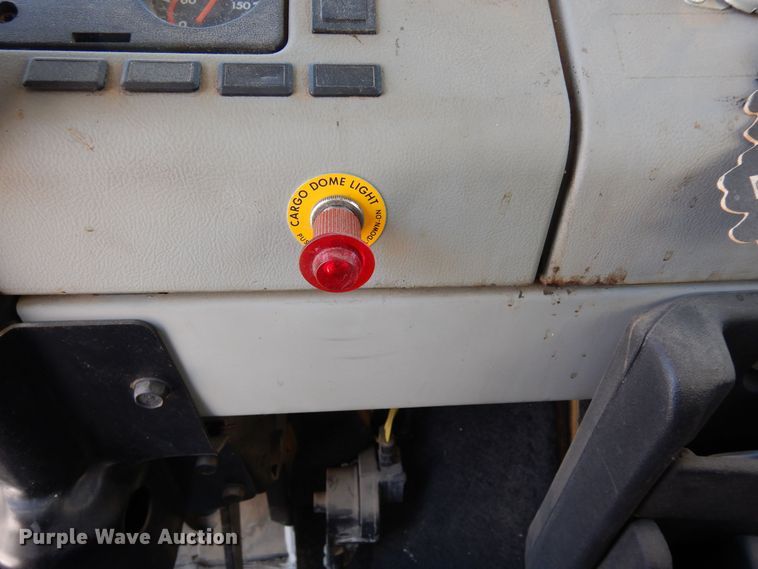 image for item DF8302 1999 Freightliner FL70  box truck