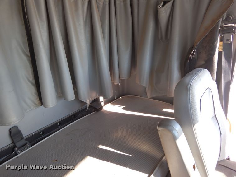 image for item DF8302 1999 Freightliner FL70  box truck