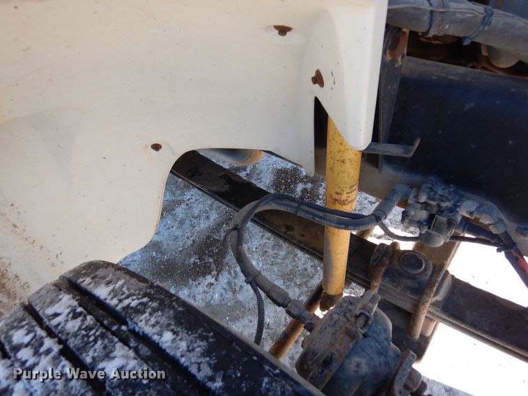 image for item DF8302 1999 Freightliner FL70  box truck