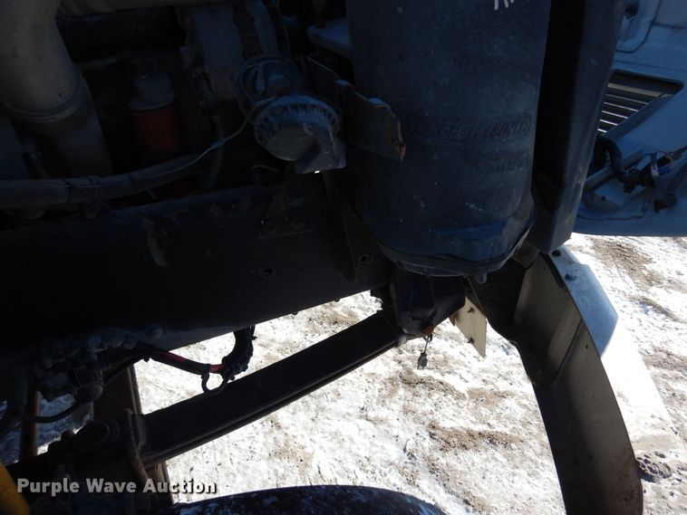 image for item DF8302 1999 Freightliner FL70  box truck