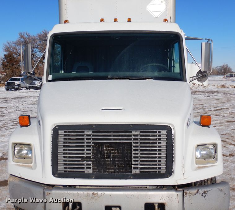 image for item DF8302 1999 Freightliner FL70  box truck