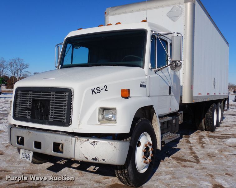 image for item DF8302 1999 Freightliner FL70  box truck