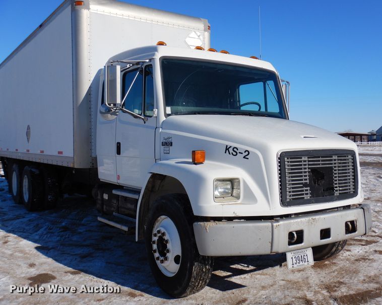 image for item DF8302 1999 Freightliner FL70  box truck