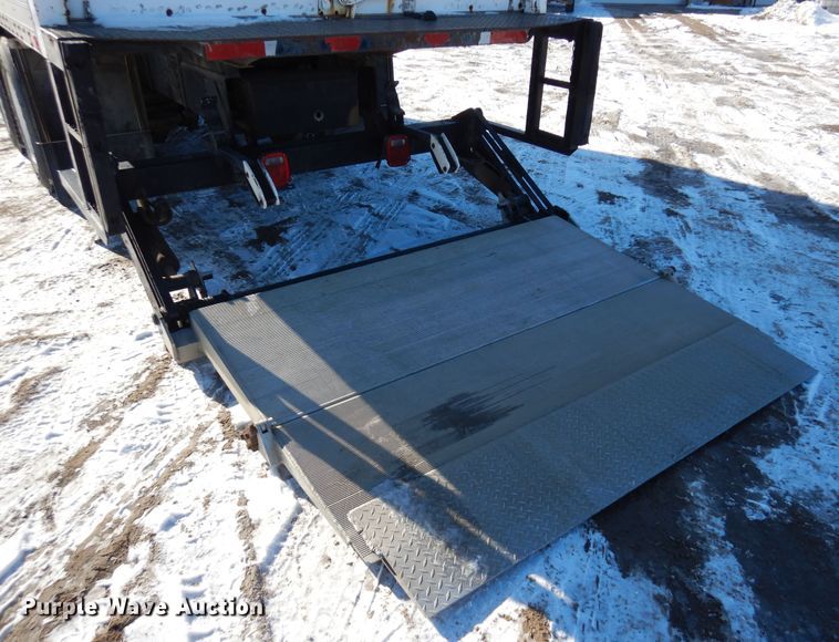 image for item DF8302 1999 Freightliner FL70  box truck