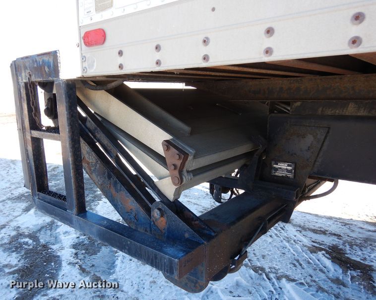 image for item DF8302 1999 Freightliner FL70  box truck