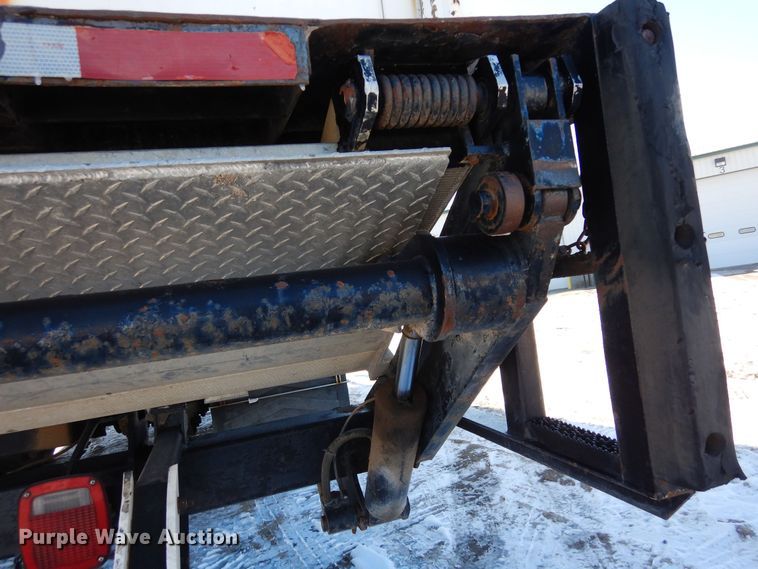 image for item DF8302 1999 Freightliner FL70  box truck