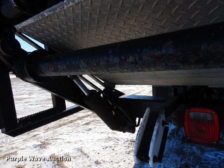 image for item DF8302 1999 Freightliner FL70  box truck