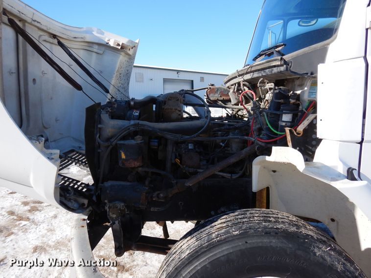 image for item DF8302 1999 Freightliner FL70  box truck