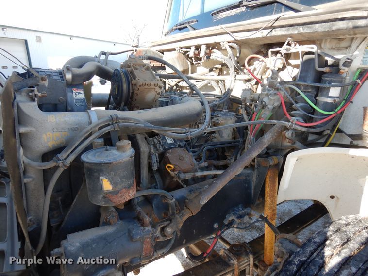 image for item DF8302 1999 Freightliner FL70  box truck