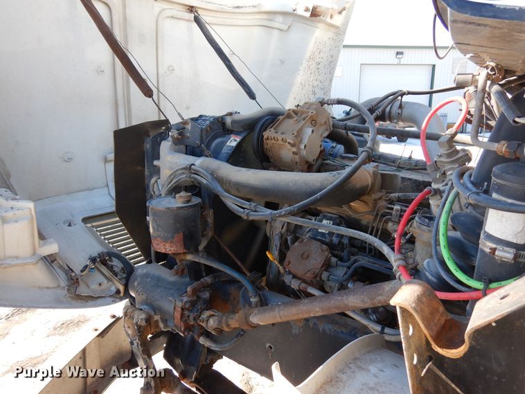 image for item DF8302 1999 Freightliner FL70  box truck