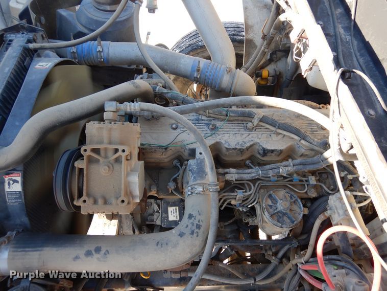 image for item DF8302 1999 Freightliner FL70  box truck