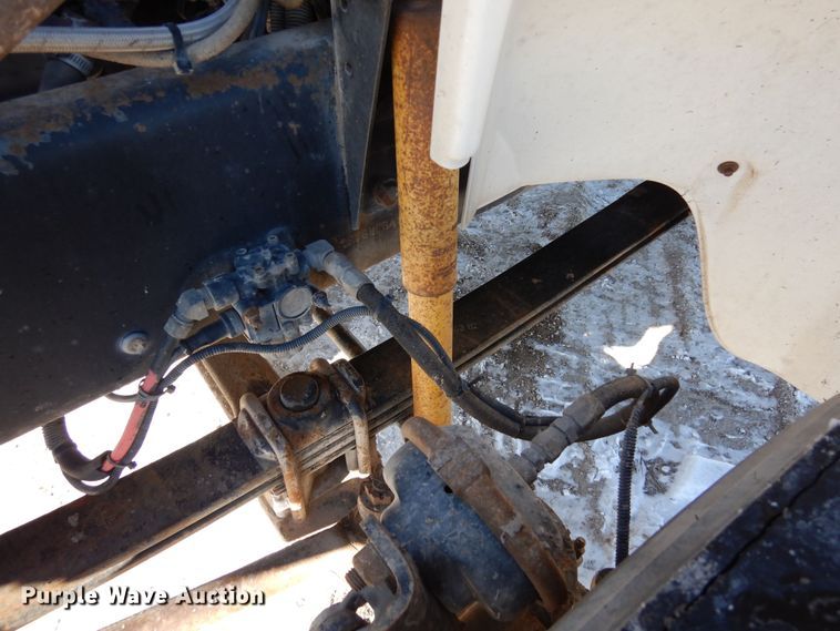 image for item DF8302 1999 Freightliner FL70  box truck