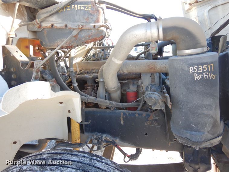 image for item DF8302 1999 Freightliner FL70  box truck