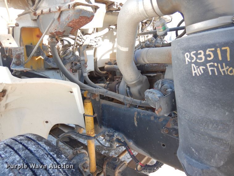 image for item DF8302 1999 Freightliner FL70  box truck