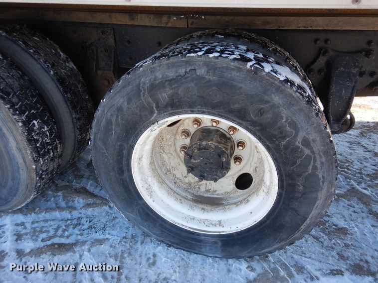 image for item DF8302 1999 Freightliner FL70  box truck