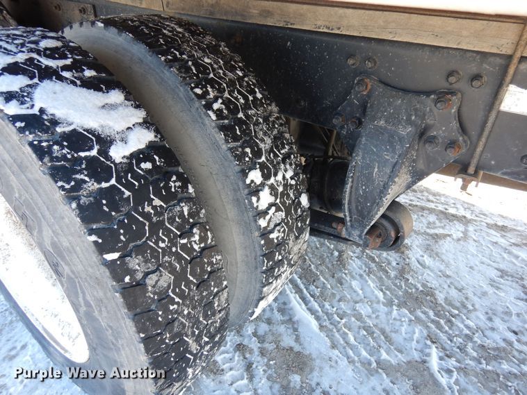 image for item DF8302 1999 Freightliner FL70  box truck