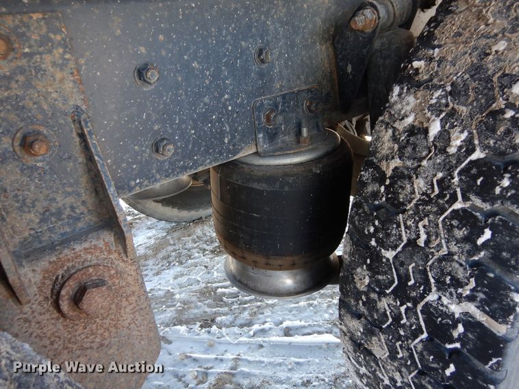 image for item DF8302 1999 Freightliner FL70  box truck