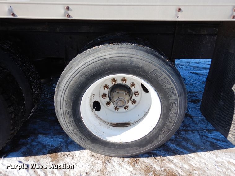 image for item DF8302 1999 Freightliner FL70  box truck