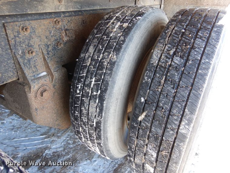 image for item DF8302 1999 Freightliner FL70  box truck