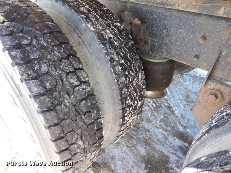 image for item DF8302 1999 Freightliner FL70  box truck