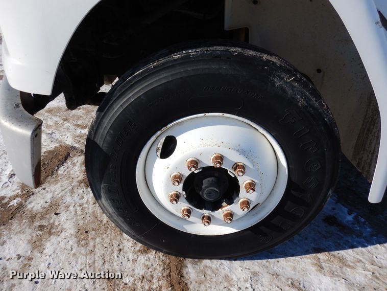 image for item DF8302 1999 Freightliner FL70  box truck