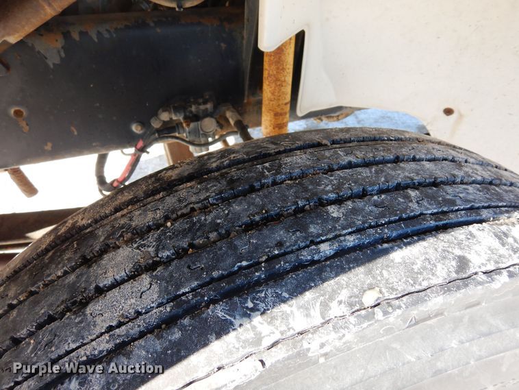 image for item DF8302 1999 Freightliner FL70  box truck