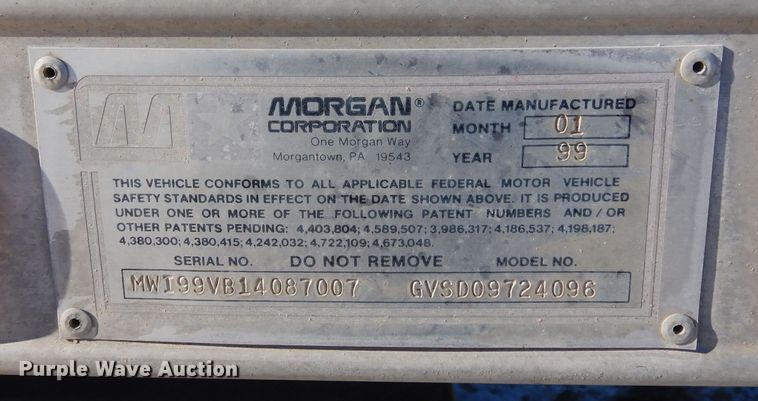 image for item DF8302 1999 Freightliner FL70  box truck