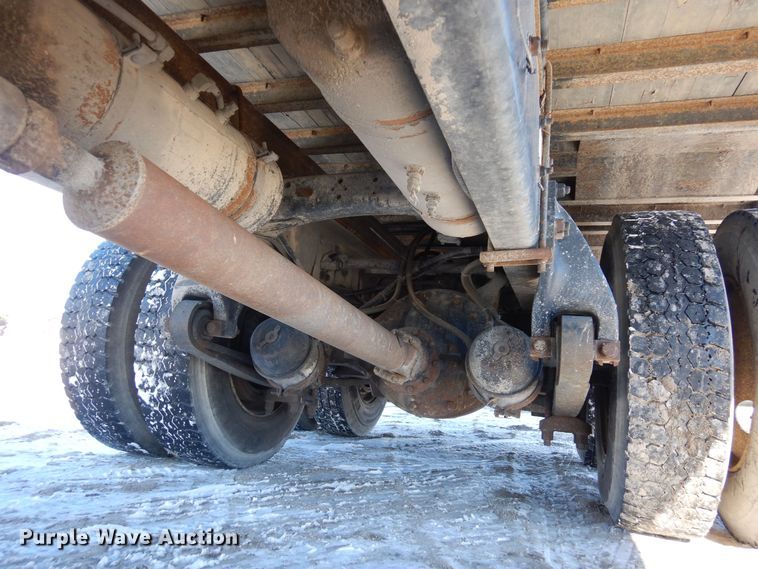 image for item DF8302 1999 Freightliner FL70  box truck