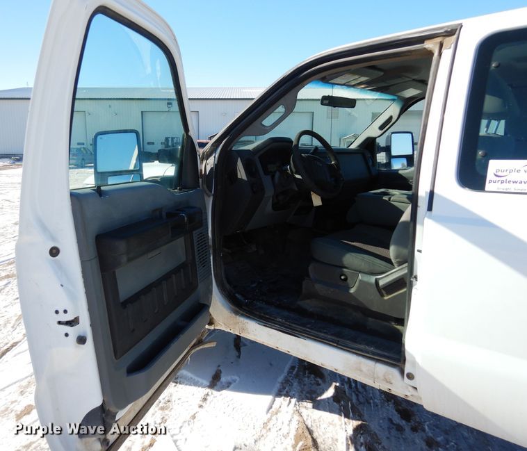 image for item DF8303 2011 Ford F250 Super Duty  SuperCab pickup truck