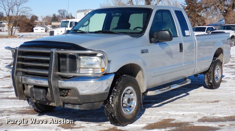 image for item DF8306 2002 Ford F250 Super Duty XLT  SuperCab pickup truck