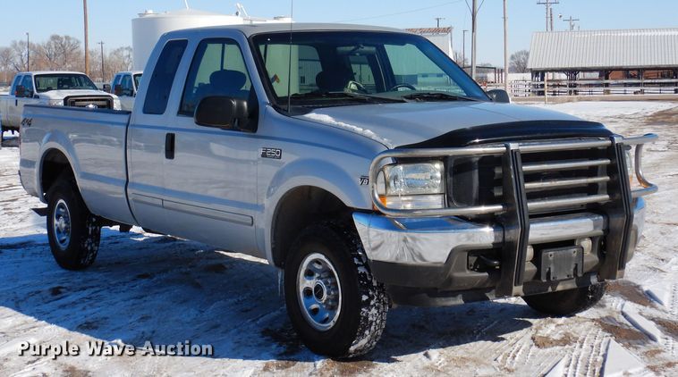 image for item DF8306 2002 Ford F250 Super Duty XLT  SuperCab pickup truck