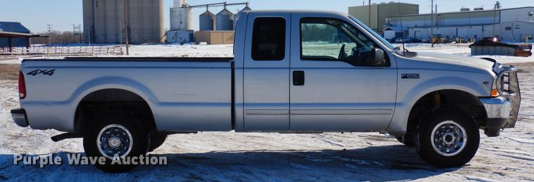 image for item DF8306 2002 Ford F250 Super Duty XLT  SuperCab pickup truck