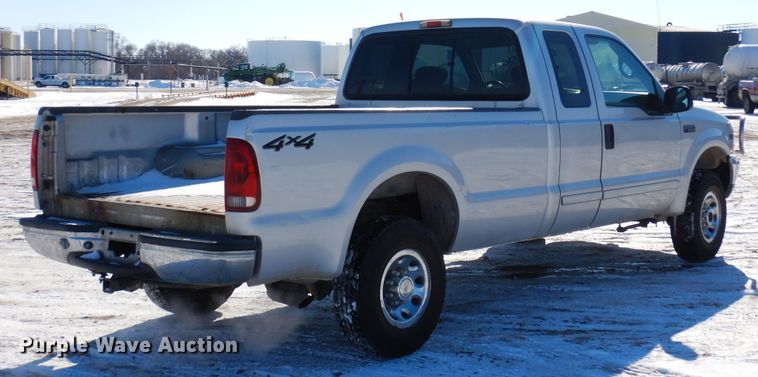 image for item DF8306 2002 Ford F250 Super Duty XLT  SuperCab pickup truck