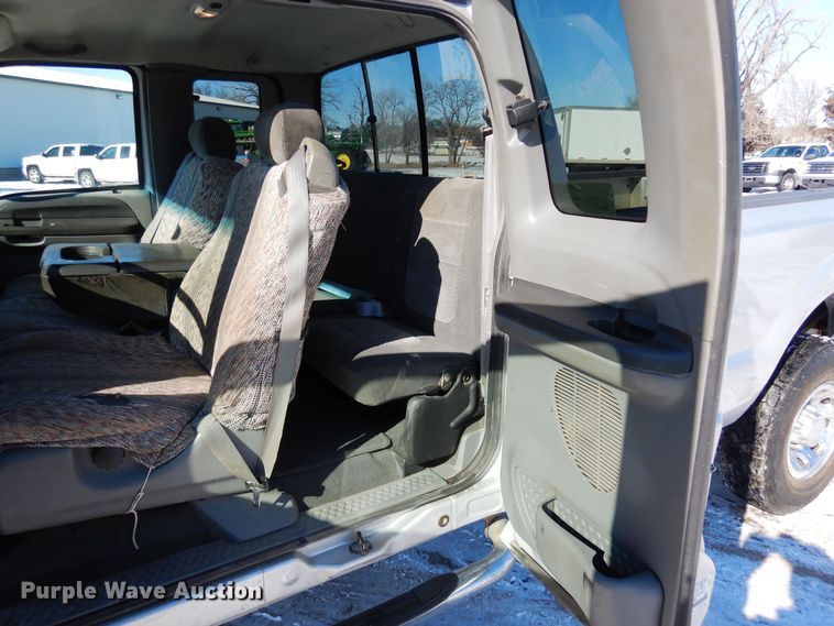 image for item DF8306 2002 Ford F250 Super Duty XLT  SuperCab pickup truck