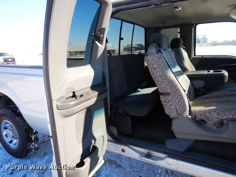 image for item DF8306 2002 Ford F250 Super Duty XLT  SuperCab pickup truck