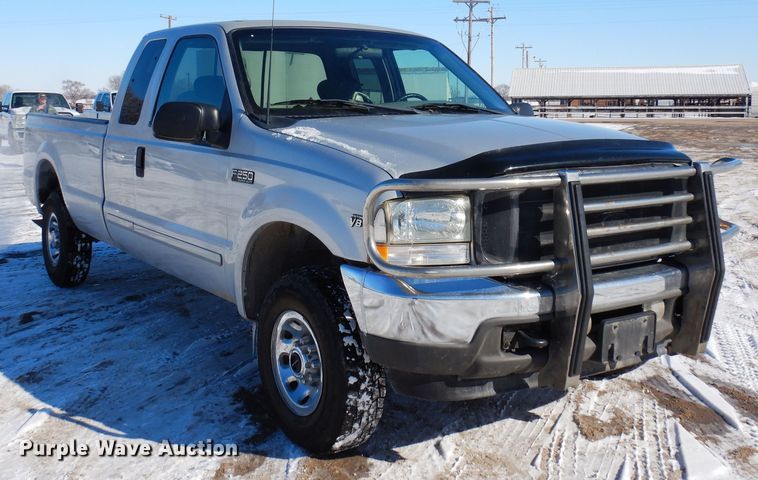 image for item DF8306 2002 Ford F250 Super Duty XLT  SuperCab pickup truck