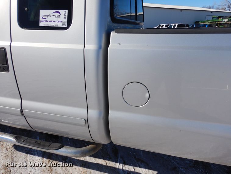 image for item DF8306 2002 Ford F250 Super Duty XLT  SuperCab pickup truck