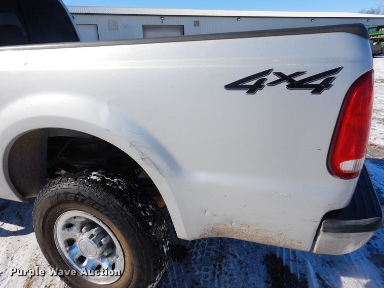 image for item DF8306 2002 Ford F250 Super Duty XLT  SuperCab pickup truck