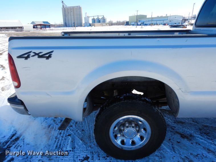 image for item DF8306 2002 Ford F250 Super Duty XLT  SuperCab pickup truck