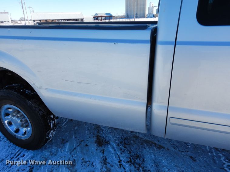image for item DF8306 2002 Ford F250 Super Duty XLT  SuperCab pickup truck