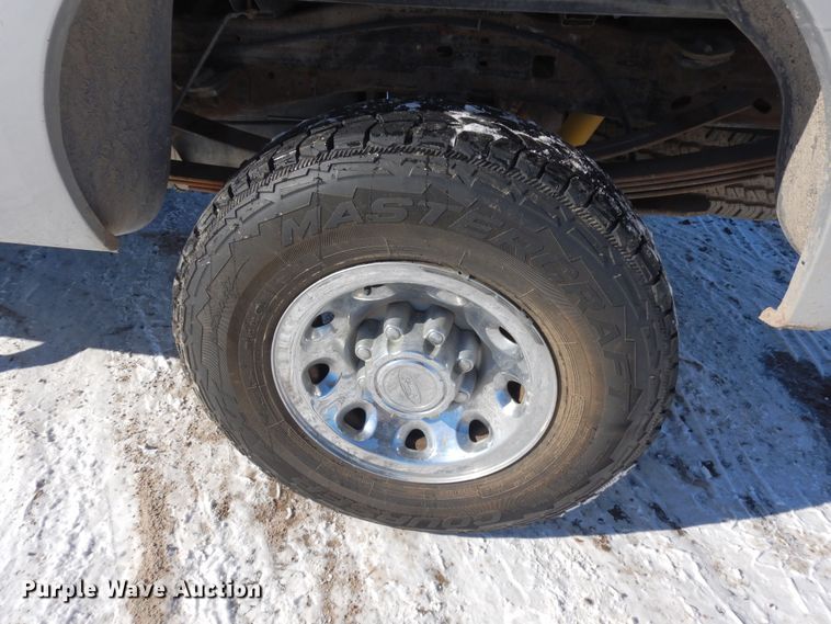 image for item DF8306 2002 Ford F250 Super Duty XLT  SuperCab pickup truck