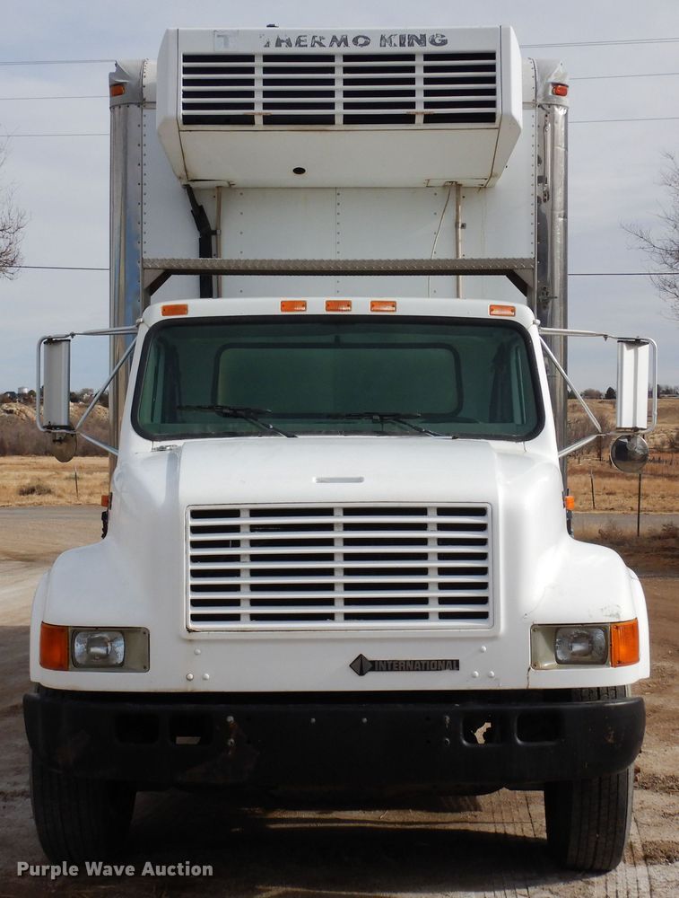 image for item DF8312 2000 International 4700  refrigerated truck