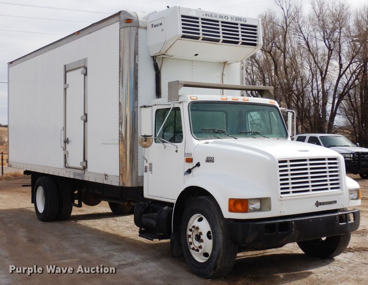 image for item DF8312 2000 International 4700  refrigerated truck