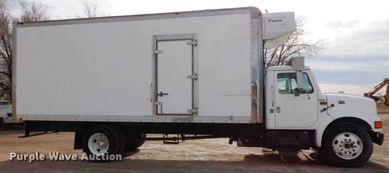 image for item DF8312 2000 International 4700  refrigerated truck