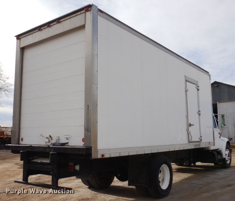 image for item DF8312 2000 International 4700  refrigerated truck